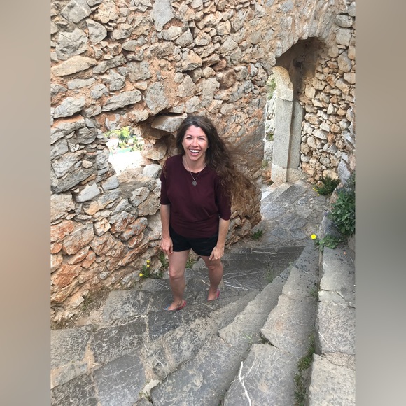 Meet your Poshers, Stephanie & Avalon - Picture 14 of 15